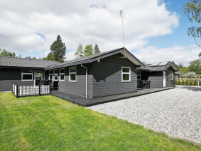 10 person holiday home in Hadsund